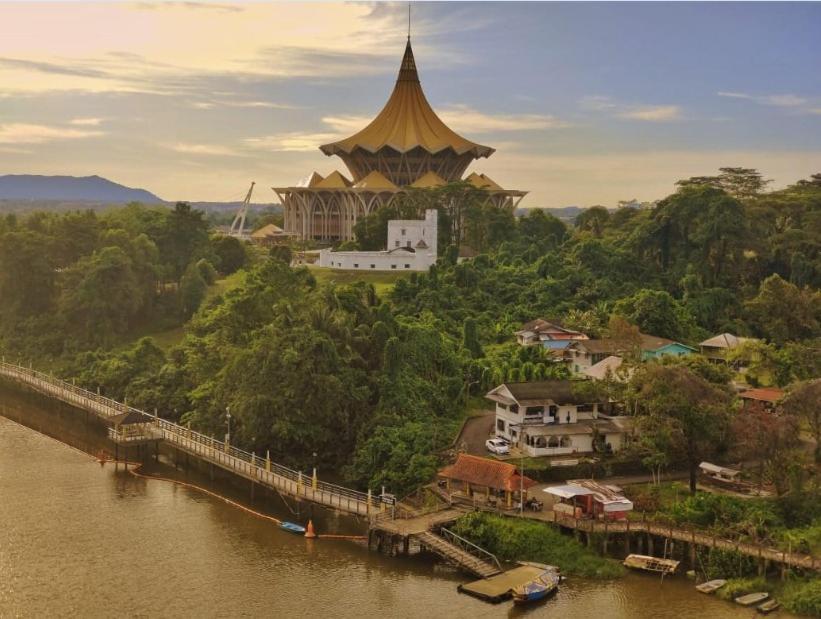 Riverbank Suites Sarawak Riverview, Waterfont Kuching City Exterior photo